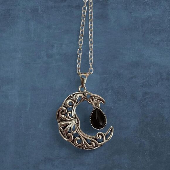 lumajewlz Jewelry - ꧁ᬊᬁ whimsigoth silver moon necklace ᬊ᭄꧂